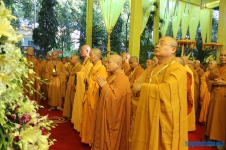  Trung ương GHPGVN kính viếng cố Trưởng  lão Hòa thượng Thích Thiện Bình