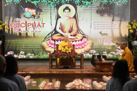 Hà Nội: Đêm hội hoa đăng kính mừng Đức Phật Thích Ca thành đạo