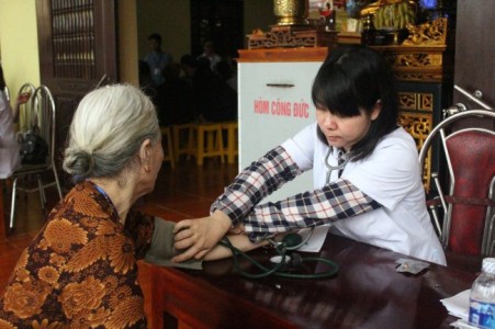 Hà Nội: Khám bệnh và cấp phát thuốc miễn phí tại chùa Hòa Phúc
