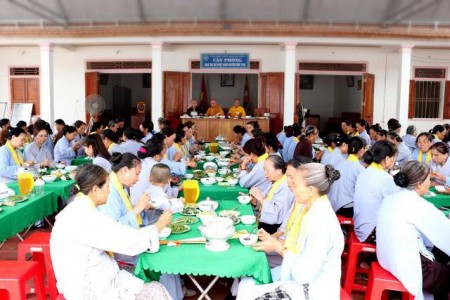  Hà Tĩnh: Khóa tu Bát quan trai của Đạo tràng Pháp Hoa Đức Thọ