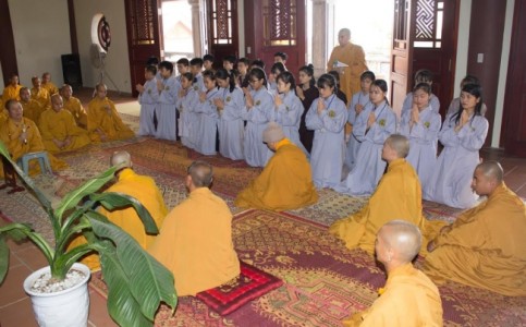 Nghệ An:Hơn 200 tu sinh cúng dàng trường hạ và nghe nói chuyện về biển đảo