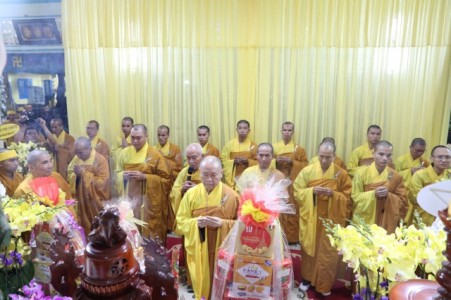 Gần 800 phái đoàn và hàng vạn Phật tử đến viếng lễ tang Cố Ni Trưởng Thích nữ Huệ Giác