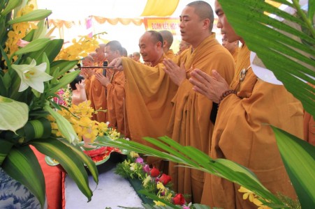 Hà Tĩnh: Phật giáo huyện Đức Thọ tổ chức Đại lễ Phật đản PL 2562