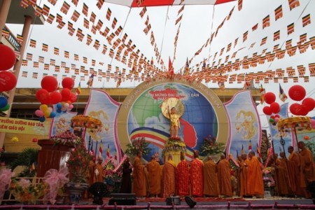 GHPGVN tỉnh Gia Lai trang nghiêm tổ chức đại lễ Phật đản PL 2560 