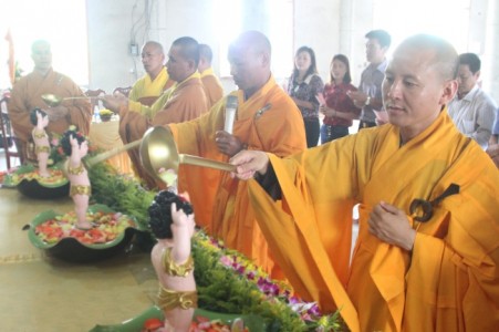 Chùa Giai Lam – Tịnh Pháp  tổ chức lễ Phật đản PL. 2560 