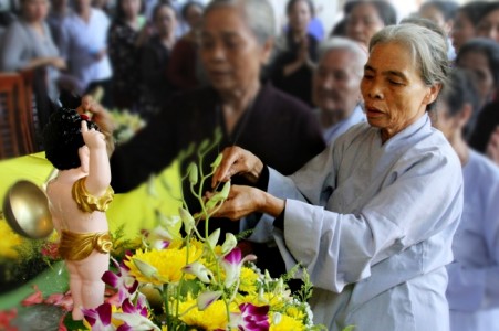 Hà Tĩnh: Đại lễ Phật đản năm 2017 tại các chùa và tư gia