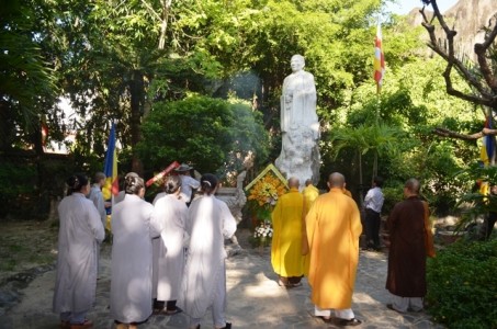 Phật giáo Khánh Hòa dâng hương tưởng niệm Bồ Tát Thích Quảng Đức