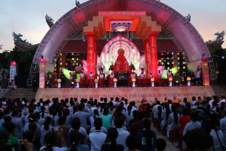 Đà Nẵng: Lễ an vị tôn tượng Phật Ngọc hòa bình thế giới tại chùa Nam Hải