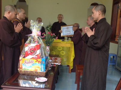 Phật giáo Khánh Hòa thăm và trao giáo chỉ tấn phong Hòa thượng cho TT.Thích Thông Thắng