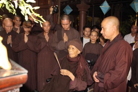 Thiền sư Thích Nhất Hạnh rời Việt Nam
