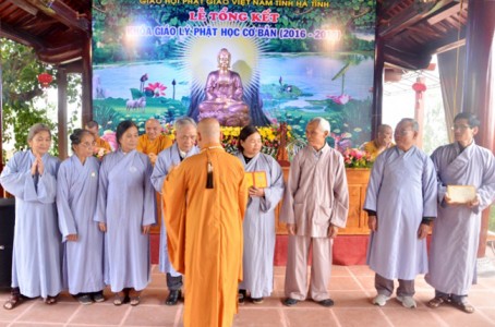 Hà Tĩnh: Tổng kết khóa học giáo lý cơ bản cho cư sĩ Phật tử lần thứ 1