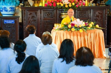 Hoa Kỳ: TT.Thích Chân Tính thuyết giảng tại chùa Huệ Quang, Santa Ana - California