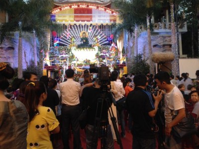 Chùa Pháp Vân cung nghinh tôn tượng Phật Ngọc trở lại Việt Nam