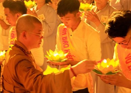 Hà Tĩnh: Phật giáo huyện Hương Sơn, lễ vu lan báo hiếu thắp nến tri ân