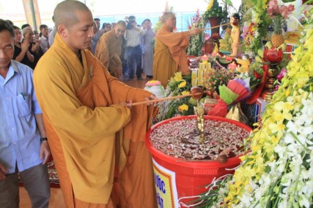 Hà Tĩnh: Đại lễ kính mừng Phật đản tại chùa Thanh Quang