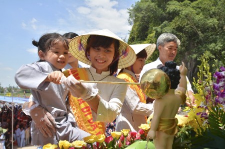 Nghệ An: Đại lễ Phật đản PL 2559 - DL 2015 tại chùa Cổ Am