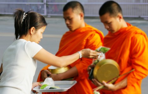 Phật dạy có năm đau khổ riêng biệt mà người đàn bà phải gánh chịu