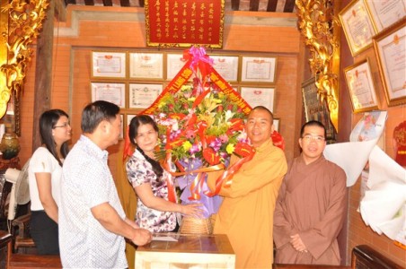 Lạng Sơn: Các cơ quan chúc mừng Đại lễ Phật đản