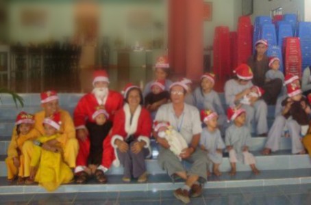 Phật tử đang ủng hộ hòa hợp tôn giáo hay đang lên án chư Tăng trong ngày Noel