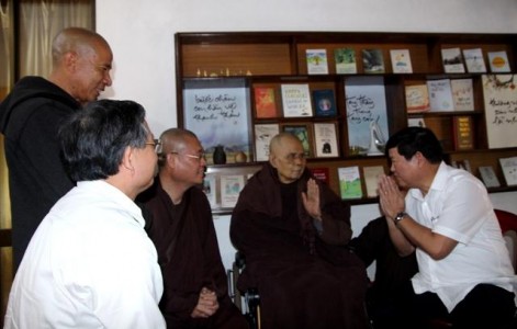 Huế: Phó Trưởng ban Tôn giáo Chính phủ Bùi Thanh Hà thăm Thiền sư Thích Nhất Hạnh