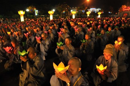 Quảng Ninh: Đêm hội hoa đăng 'Phật giáo Trúc Lâm hội tụ và lan tỏa'