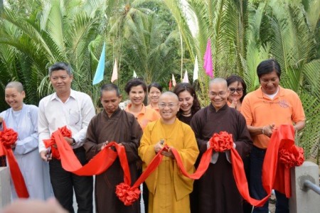 Quỹ ĐPNN: Khánh thành 'Nhịp cầu yêu thương 5' và trao tặng quà Tết