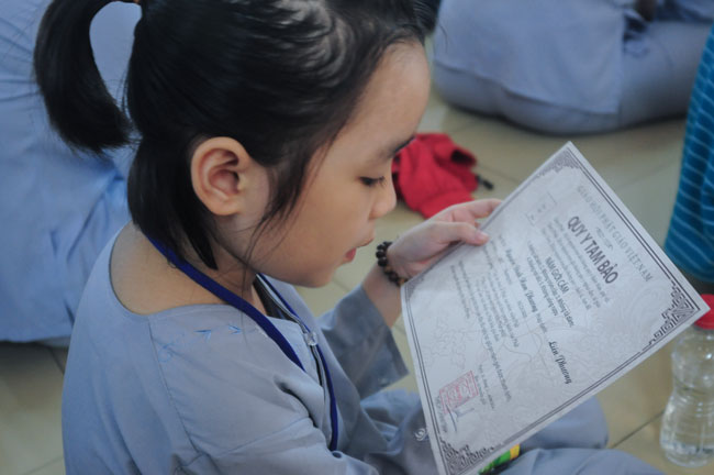 Hơn 2000 người về chùa Hoằng Pháp tham dự lễ Quy y Tam bảo 