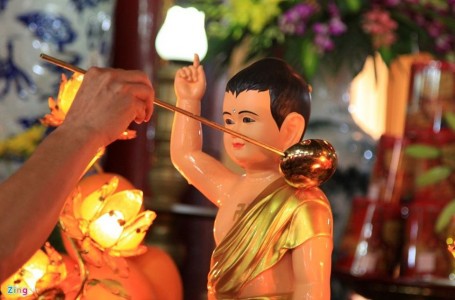 Tắm Phật cách nào đúng?
