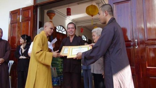 Ninh Thuận: Chùa Bửu Vân phát quà tết cho đồng bào dân tộc và Phật tử nghèo