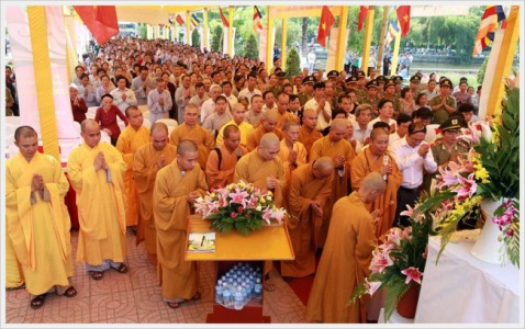 GHPVN tỉnh Nghệ An tổ chức Đại lễ cầu siêu,  thắp nến tri ân anh hùng liệt sỹ