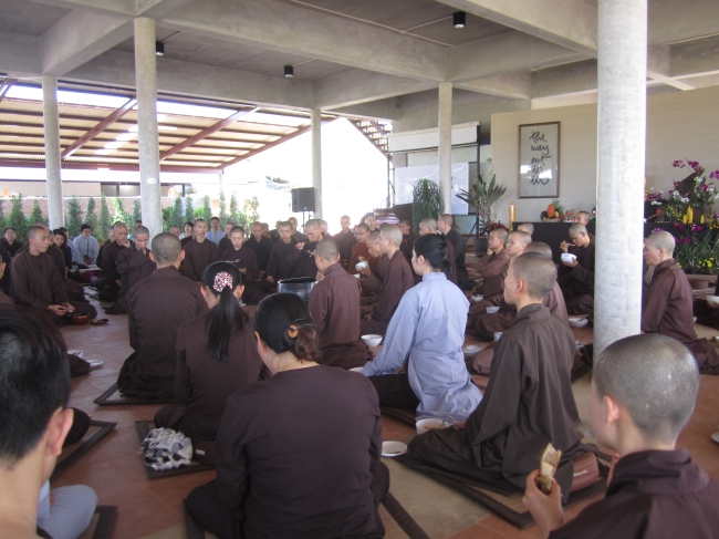 Khóa tu Thắp sáng đèn tâm - Nghệ thuật sống hạnh phúc