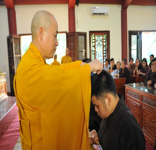 Hà Nội: Lễ thế phát xuất gia cho 7 thanh niên Phật tử