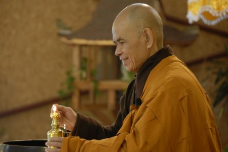 Thiền sư Thích Nhất Hạnh sang Mỹ tiếp tục điều trị