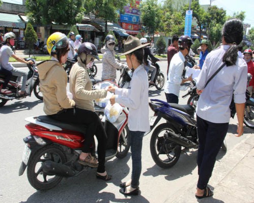 GĐPT Đà Nẵng tiếp sức mùa thi: Cơm trưa ấm tình người