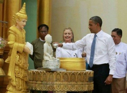 Tổng thống Obama đi chân trần tắm Phật tại Myanmar