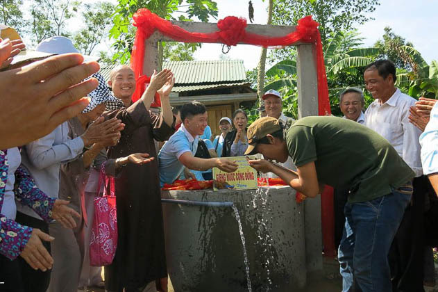 Đà Nẵng: CLB Hoa Tình Thương trao tặng 5 giếng nước cộng đồng, phát quà từ thiện cho bà con nghèo