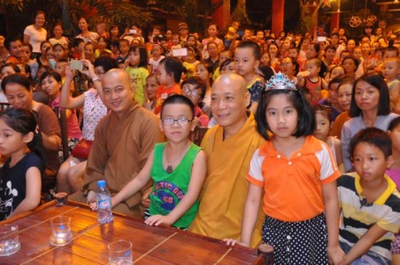 Hơn 1500 em thiếu nhi về chùa Bằng vui trung thu