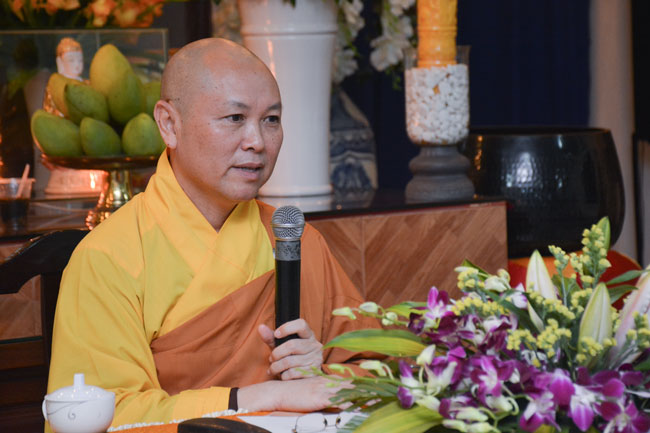 TT Thích Chân Tính giảng pháp tại chùa Tân Pháp