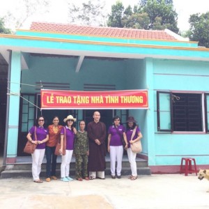 Nhóm Phật tử thiện nguyện tặng quà trao nhà tình nghĩa tại Quảng Nam - Đà Nẵng