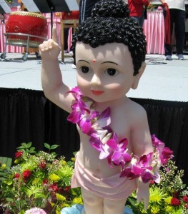   Ô hay !  Bất  chợt Phật đản về rồi !