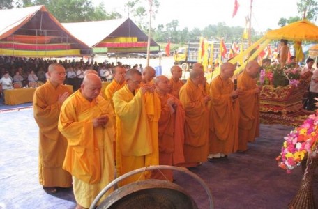 Lễ Phật đản và đúc Đại hồng chung tại Thiền viện Trúc Lâm Yên Thành
