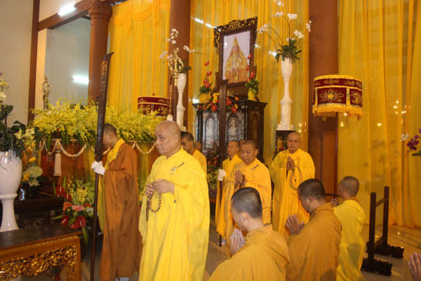 Lễ tang Cố trưởng lão HT. Thích Viên Minh: ngày viếng tang thứ nhất