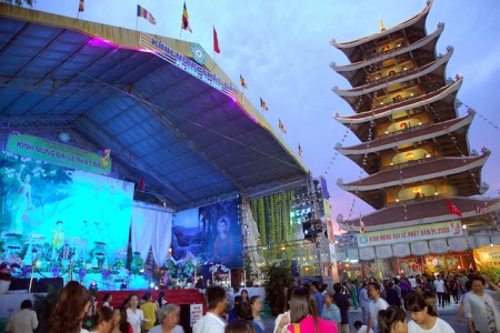 Hoành tráng đêm ca nhạc Phật giáo tại Việt Nam Quốc Tự