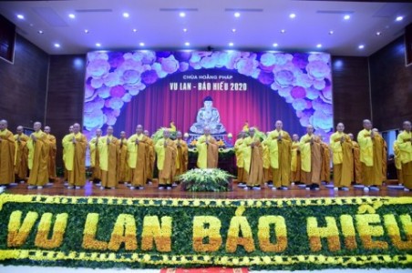 TPHCM: Hàng ngàn người về chùa tham dự lễ Vu lan báo hiếu 2020