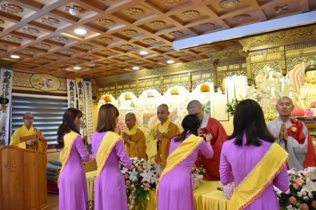 Hàn Quốc: Đại lễ Vu lan báo hiếu tại chùa Dược Sư