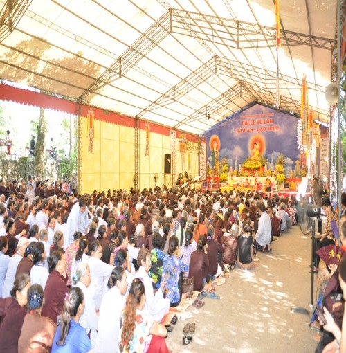 Hàng nghìn người tham dự Đại lễ Vu Lan tại chùa Thành Lạng Sơn