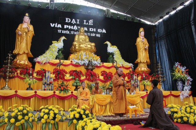 Lễ thế phát xuất gia tại chùa Từ Xuyên Thái Bình