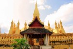 Đầu năm hành hương viếng chùa ở Lào